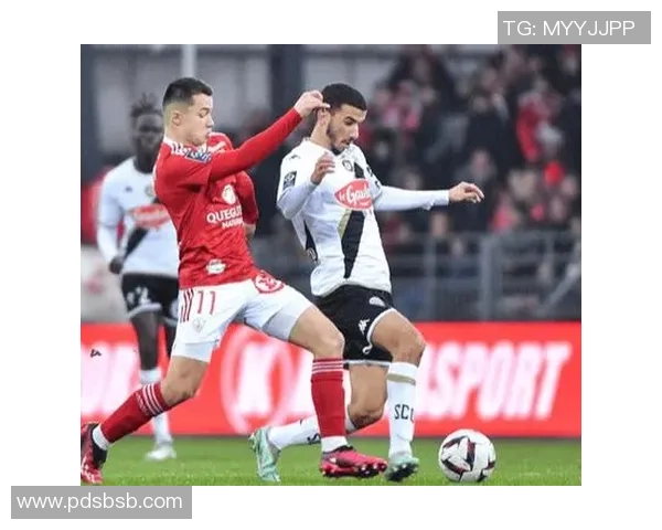 里尔与昂热对决分析球队状态战术布局及历史交锋记录探讨