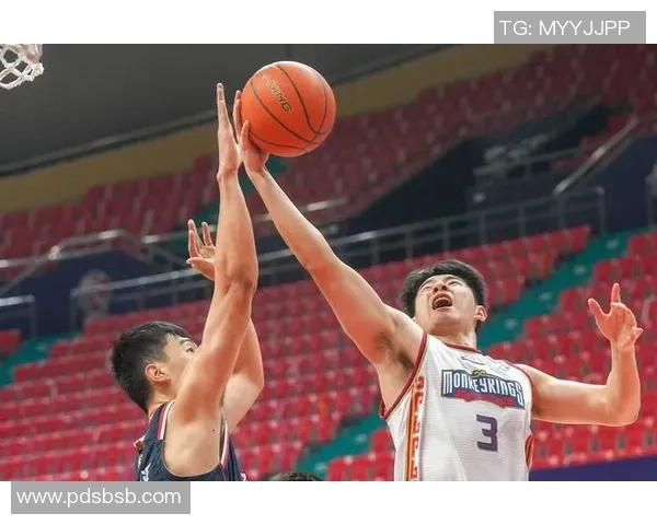 南京篮球队在世界锦标赛中以87分稳居积分榜首位,展现强劲实力